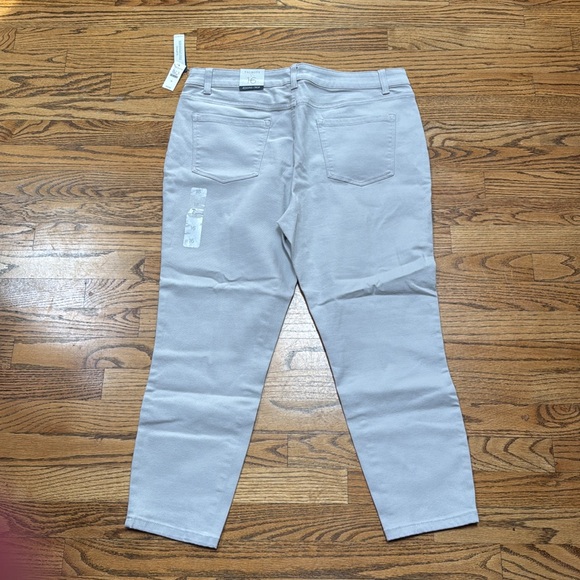 New with tags Talbots crop Jegging - Picture 2 of 4